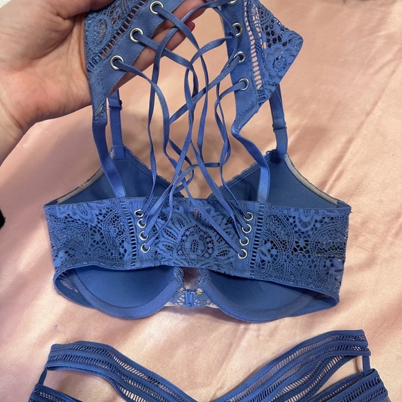 Victoria’s Secret Bra and matching panty set - Picture 4 of 6
